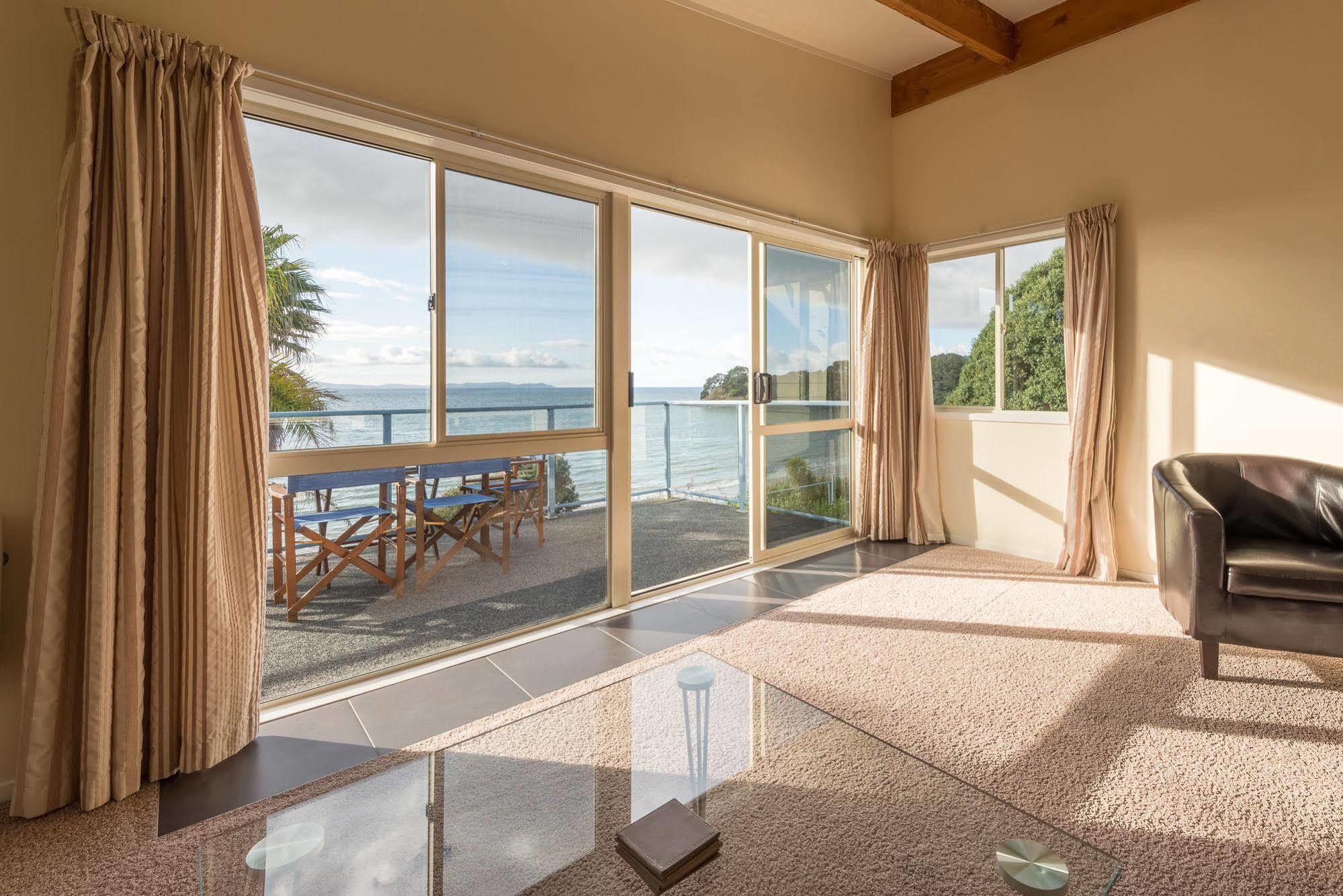 By The Bay Beachfront Apartments Mangonui Exterior foto